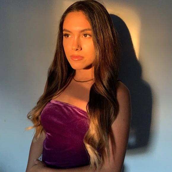 Profile Picture of Lori Mendez (@lorimendezz) on Poshmark