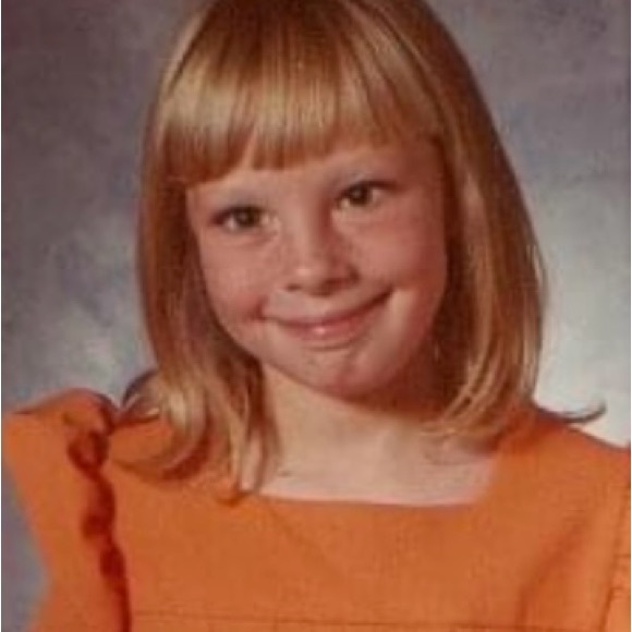 Profile Picture of Lucy Cline (@lucycline1968) on Poshmark