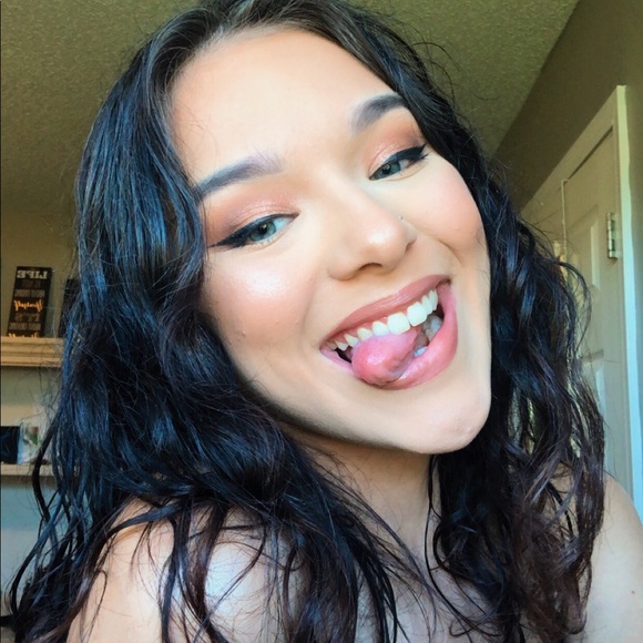 Profile Picture of Lexie Yocum (@lexiemayyocum) on Poshmark