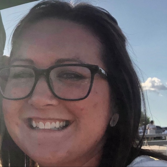 Profile Picture of Kristen Kleinheider (@kleik2) on Poshmark