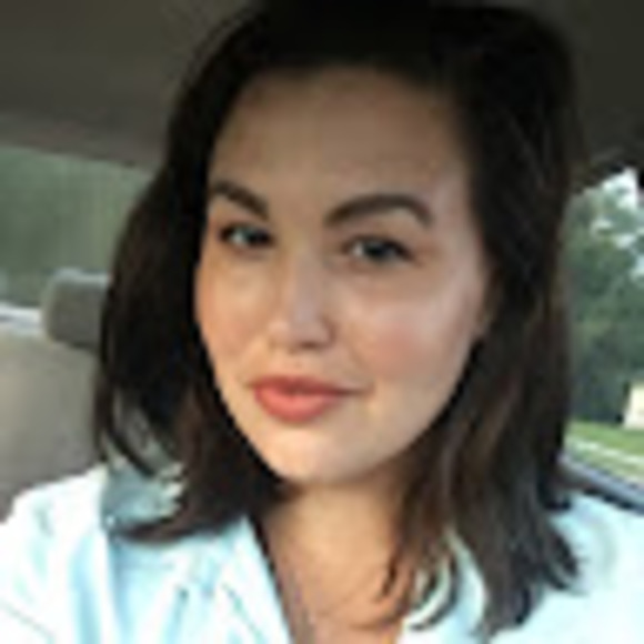 Profile Picture of Courtney Brackmann (@ccbrackmann) on Poshmark