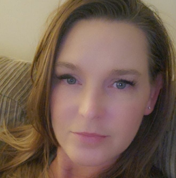 Profile Picture of Lora Clark (@lc2232) on Poshmark