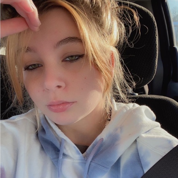 Profile Picture of Autumn Chittle (@autumnchittle) on Poshmark