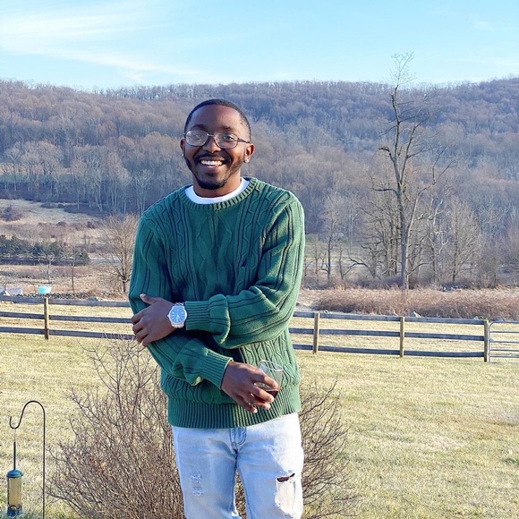 Profile Picture of Kevin Moses (@kevinmoses288) on Poshmark
