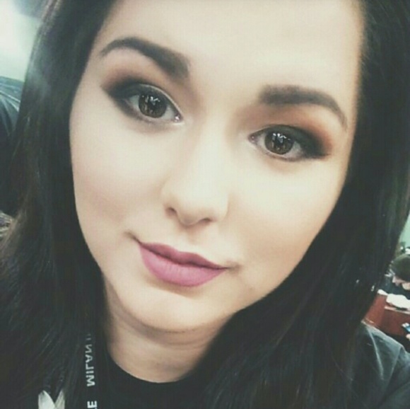 Profile Picture of Amanda Smethurst (@dictionary2) on Poshmark