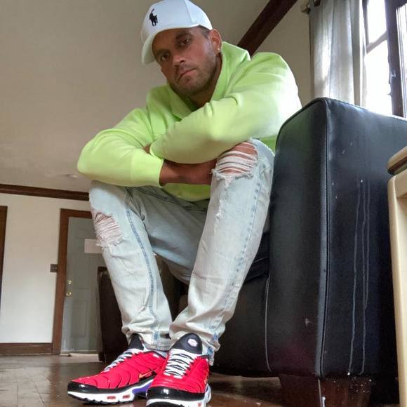 Profile Picture of Chris Rothe (@c_rothe) on Poshmark