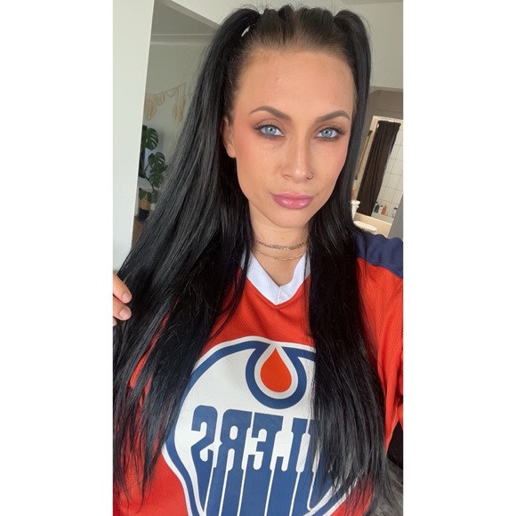 Profile Picture of Tess Myshak (@tessmys) on Poshmark