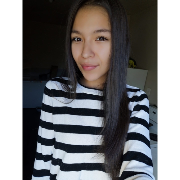 Profile Picture of Jasmine Guenette (@jasmineguenette) on Poshmark