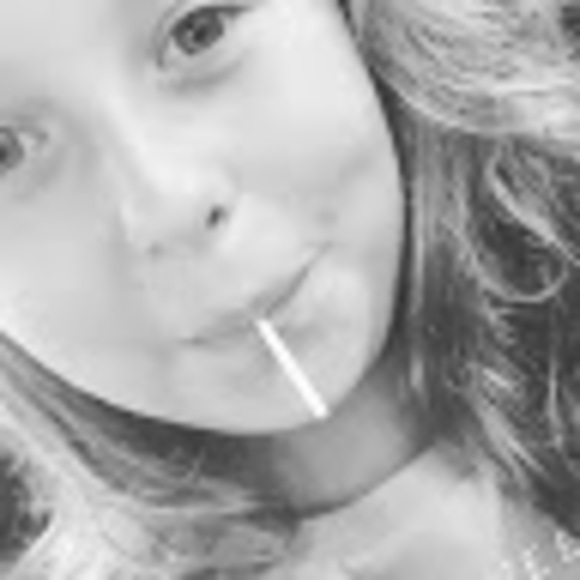 Profile Picture of Cassandra Day (@cassandraday676) on Poshmark