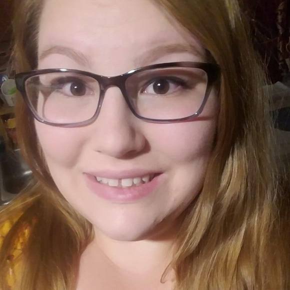 Profile Picture of Tonja Bleichert (@tonjaaaaaa) on Poshmark