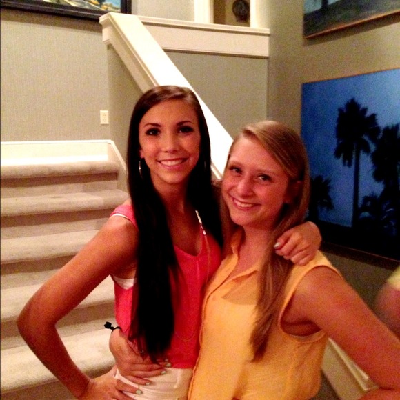 Profile Picture of Lindsey Weathersbee (@lbweath) on Poshmark