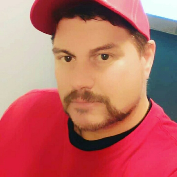 Profile Picture of Michael Ronald (@soulift) on Poshmark