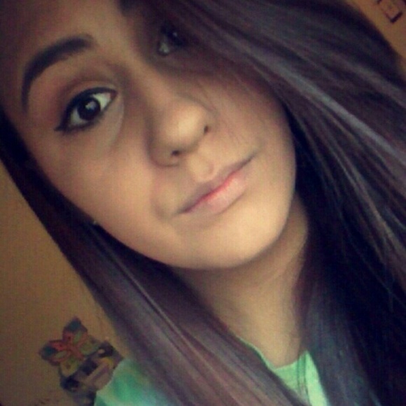 Profile Picture of Adrianah Velasques (@adrianahmari) on Poshmark