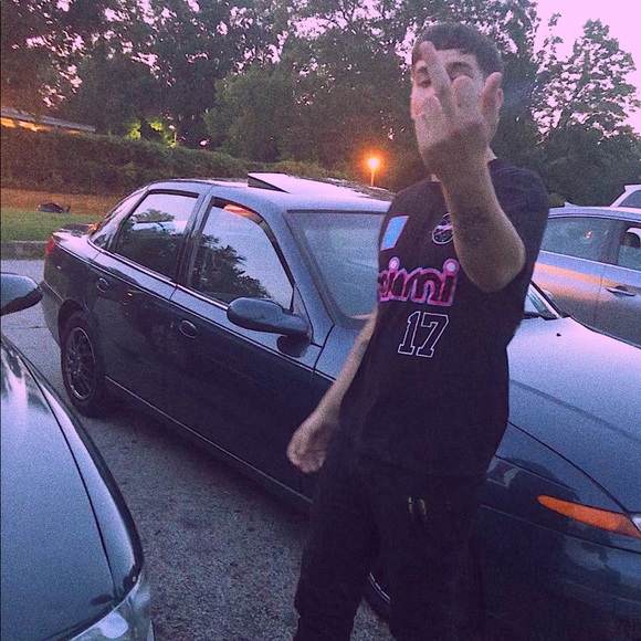 Profile Picture of Chris Bartorillo (@chrisbart00) on Poshmark