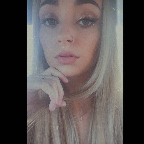 Profile Picture of Dani Fleming (@itsdani_13) on Poshmark