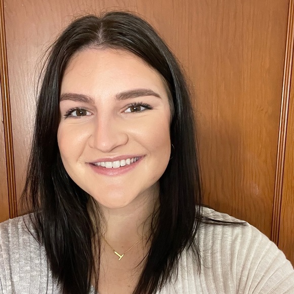 Profile Picture of Taylor Dohlman (@tmdohlman) on Poshmark