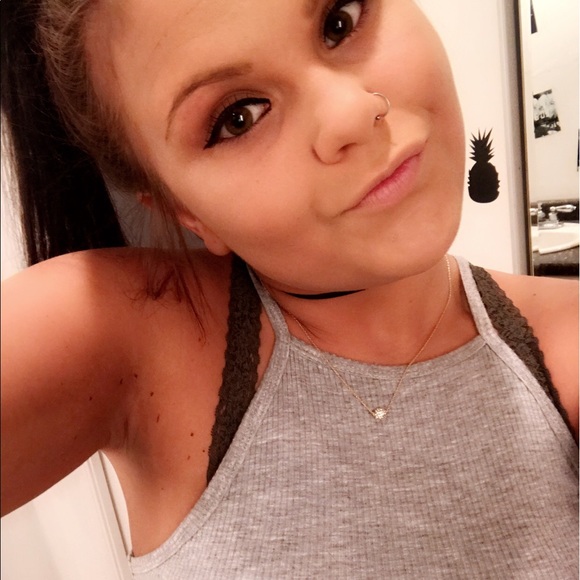 Profile Picture of Bailey Ipson (@baileeeyy2) on Poshmark