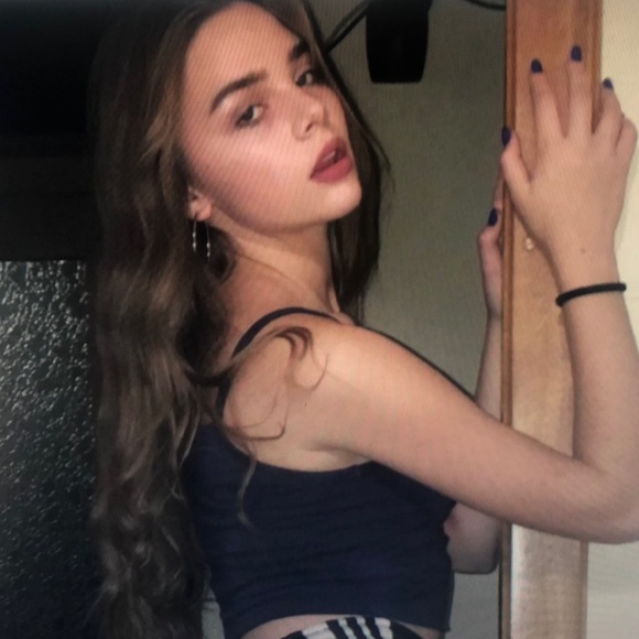 Profile Picture of Quinn Toby (@yhablp) on Poshmark