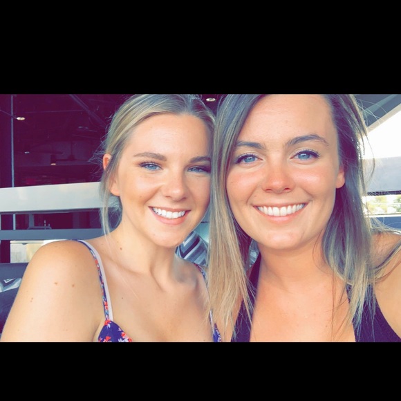 Profile Picture of Danielle Werkmeister (@d_werkmeister) on Poshmark