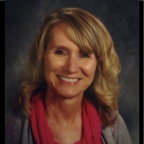 Profile Picture of Lanette Bohlken (@elsiebee22) on Poshmark