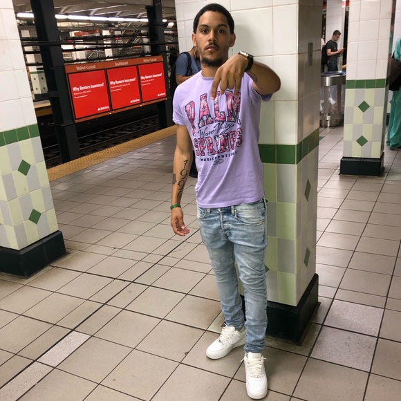 Profile Picture of Lawrence Daniel (@getbucketslarr) on Poshmark