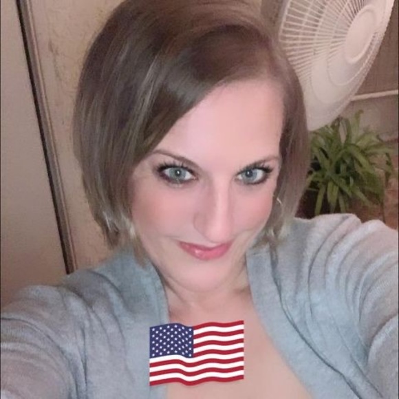 Profile Picture of Michelle Hutzell (@wapn1978) on Poshmark