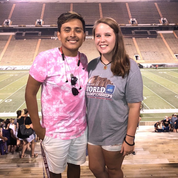 Profile Picture of Denny Ramirez (@dennyramirez22) on Poshmark