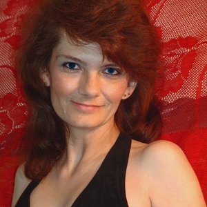 Profile Picture of Lisa Callow (@pinkpoodlebrat) on Myspace