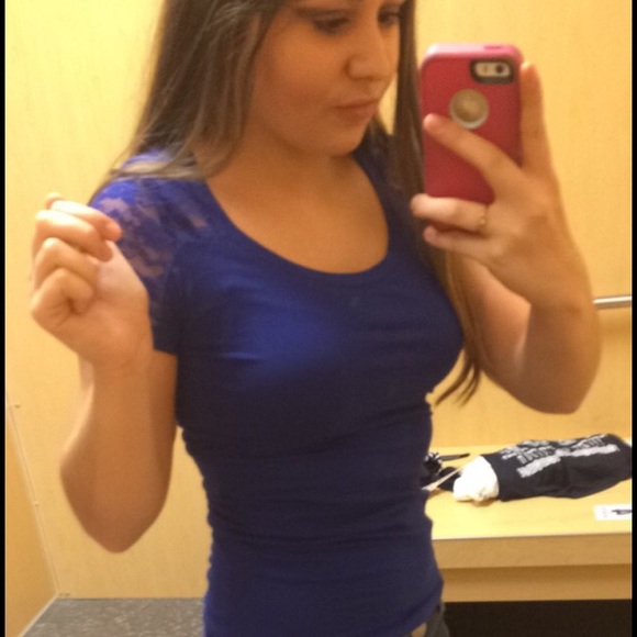 Profile Picture of Stephanie Christopher (@stephanie12514) on Poshmark