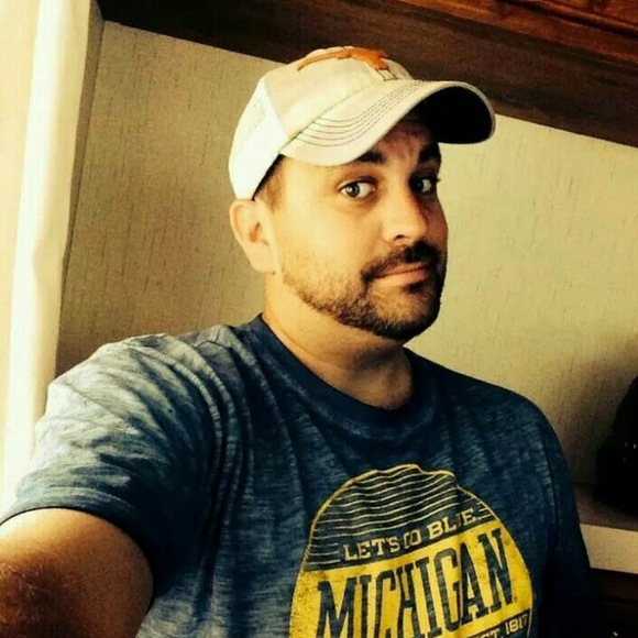 Profile Picture of Alisha Miles (@amiles2208) on Poshmark