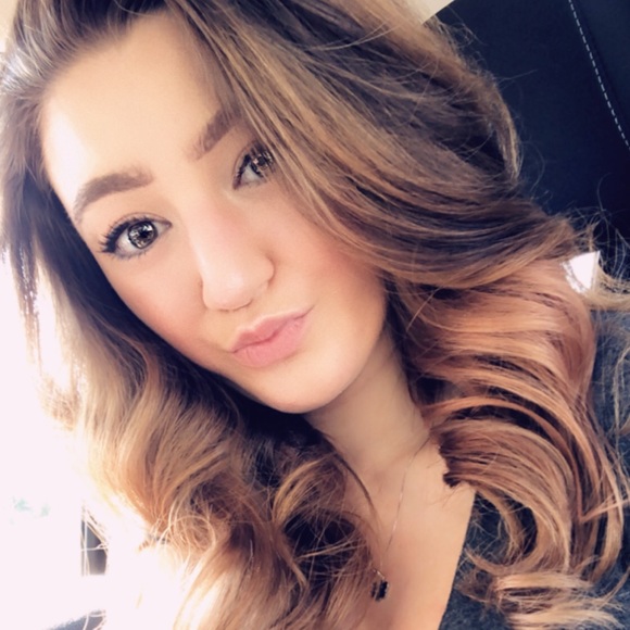 Profile Picture of Marissa Doepping (@marissadoepping) on Poshmark