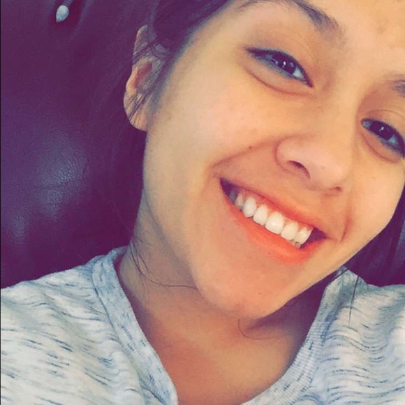 Profile Picture of Arely Castillo (@arelyc23) on Poshmark