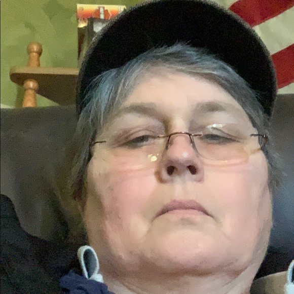 Profile Picture of Shellie Shaw (@shellie166) on Poshmark