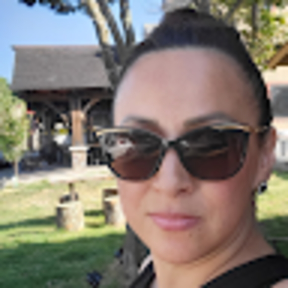 Profile Picture of Maria Luzon (@marialuzon912) on Poshmark