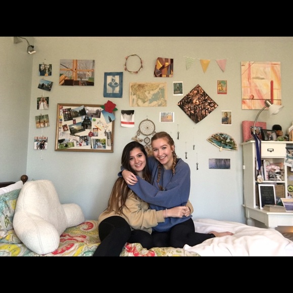 Profile Picture of Grace James (@gracejamesss) on Poshmark