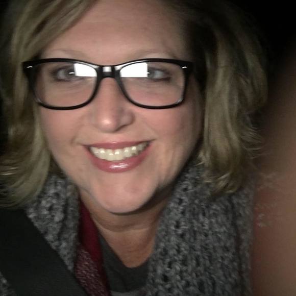 Profile Picture of Samantha Sullivan (@cjsmom9903) on Poshmark