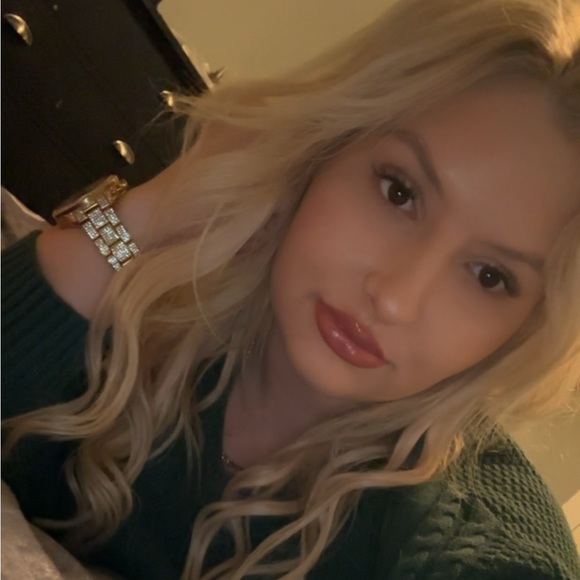 Profile Picture of Brianna Vikemyr (@brianna_vikemyr) on Poshmark