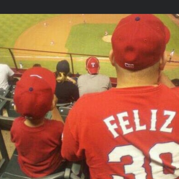 Profile Picture of Cesar Alonso (@cesarjr25) on Poshmark