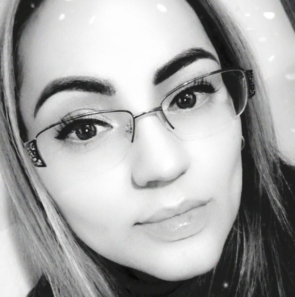 Profile Picture of Gloria Nunez (@07glo11) on Poshmark