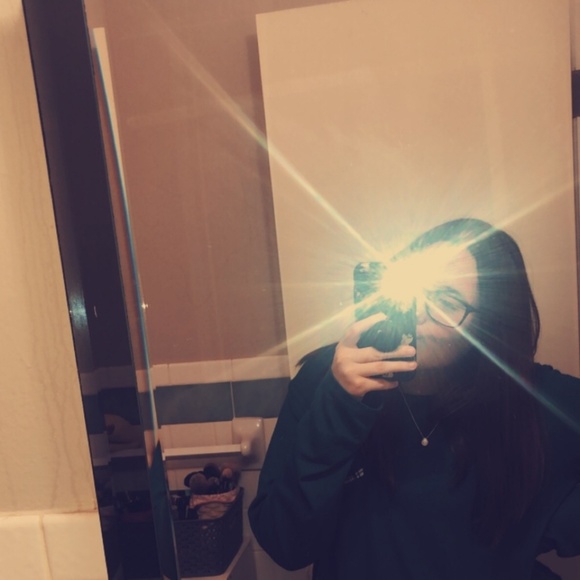 Profile Picture of Alexia Etzkorn (@alexiahope04) on Poshmark