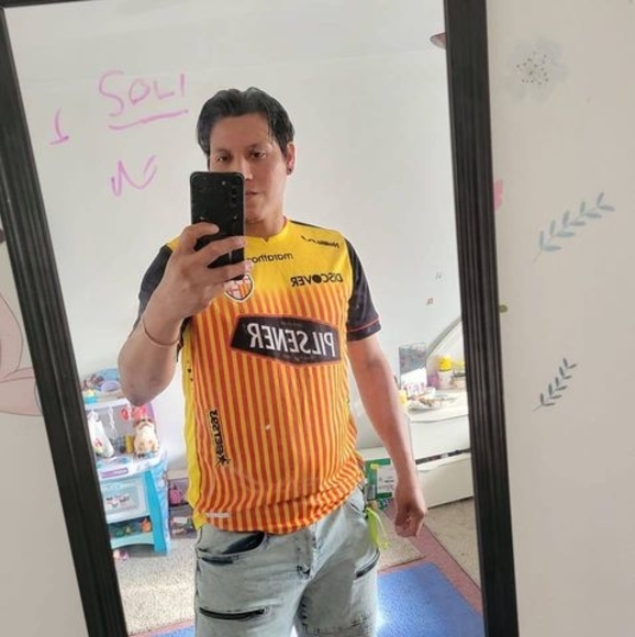 Profile Picture of Roger peter Gonzalez (@peteroger2010) on Poshmark