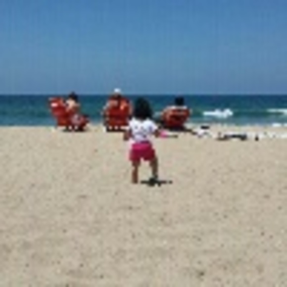 Profile Picture of Iris Iris (@offtothebeach) on Poshmark