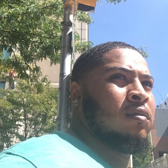Profile Picture of Darrell Green (@dmgdag) on Poshmark