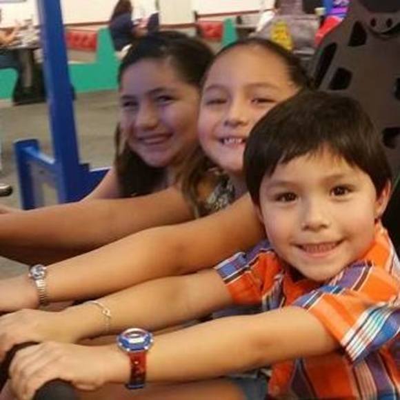 Profile Picture of Sandra Bernal (@sandrabernal203) on Poshmark