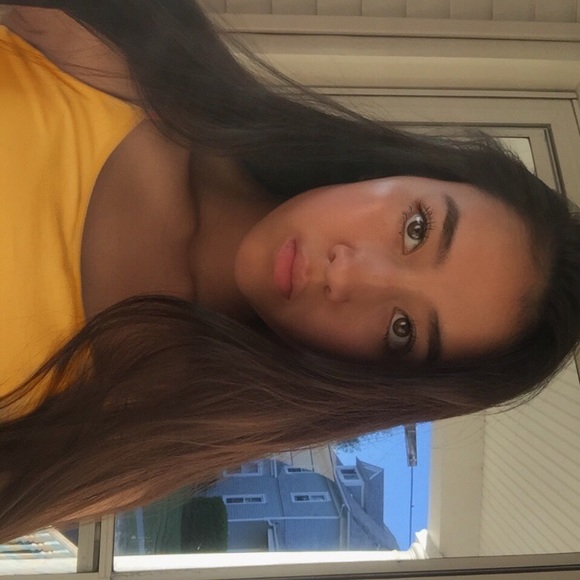 Profile Picture of Leanna Vititow (@leannavititow) on Poshmark