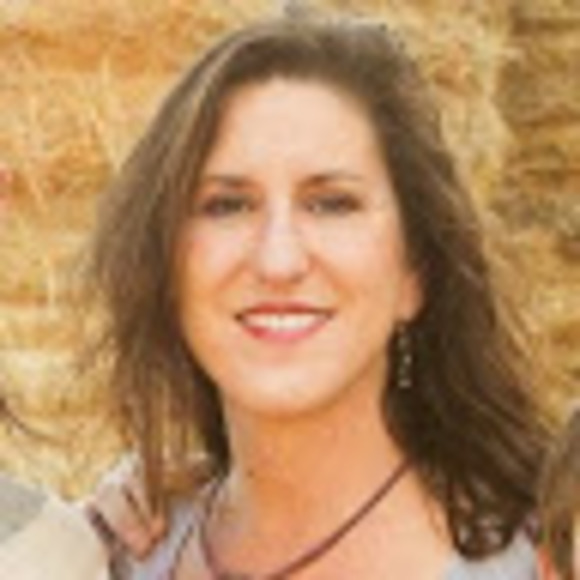 Profile Picture of Dee Thompson (@deecolor) on Poshmark