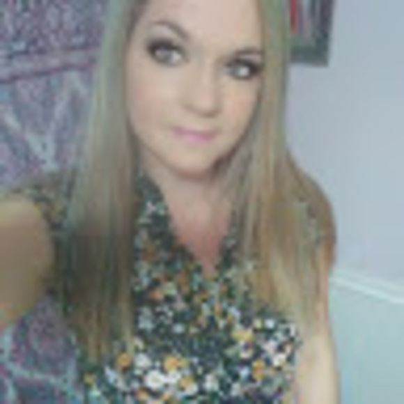 Profile Picture of Miranda Moore (@miramoore1991) on Poshmark