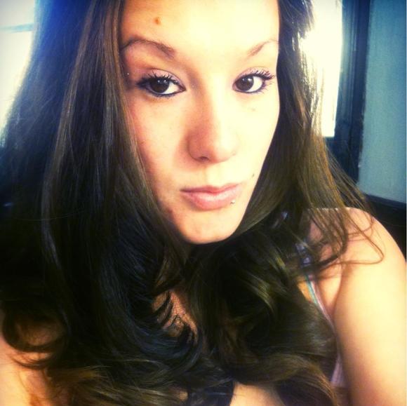 Profile Picture of Amanda Archuleta (@amandad2013) on Poshmark