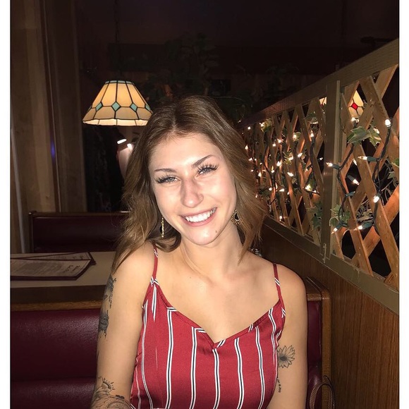 Profile Picture of Emilee Bobik (@emilee_bobik) on Poshmark