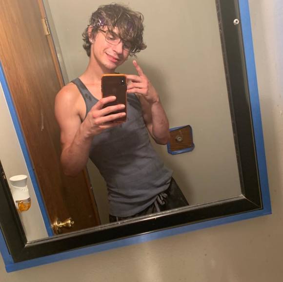 Profile Picture of Davey Jones (@apor808) on Poshmark